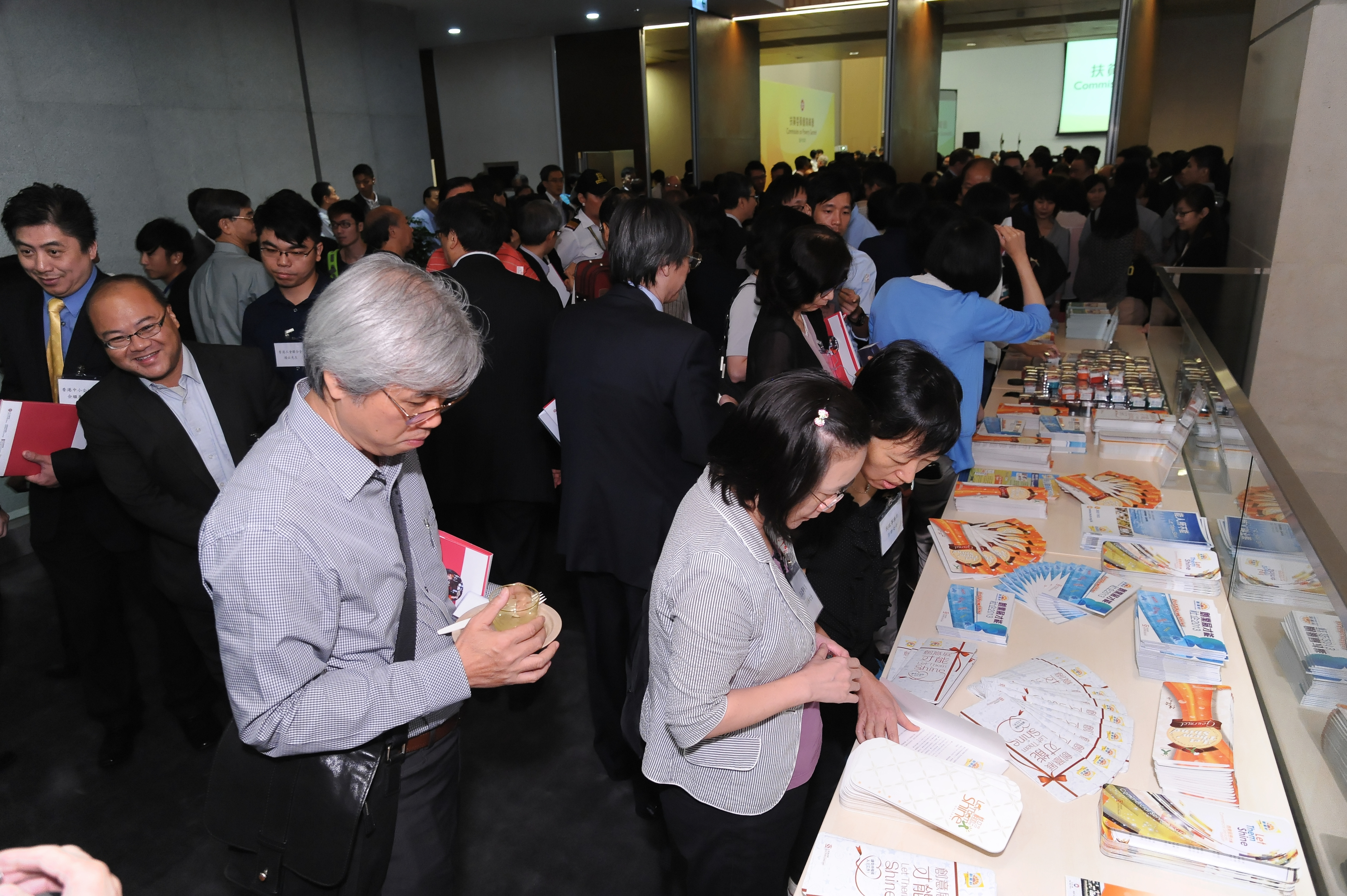 The Social Welfare Department and the Labour Department set up an information corner at the Launching Ceremony to provide information on the measures and support services provided by the Government of the Hong Kong Special Administrative Region for promoting employment opportunities of persons with disabilities