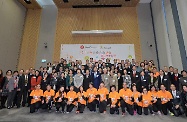 Mr Cheung (second row, twelfth left) is pictured with other officiating guests, members of the Fund Committee and the SC.Net as well as the performing project team.