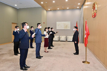 The Chief Executive, Mr John Lee, today (July 1) swears in the Director of the Chief Executive’s Office, Ms Carol Yip, as well as four Under-Secretaries and two Political Assistants who are newly appointed.