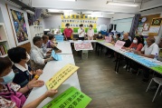 The Secretary for Labour and Welfare, Mr Chris Sun, visited grassroots citizens in Sham Shui Po, before meeting with grassroots families, students, elderly persons and street sleepers this afternoon (July 29). Photo shows Mr Sun (standing, centre), accompanied by the Deputy Director of the Society for Community Organization (SoCO), Ms Sze Lai-shan (standing, right), and representatives of SoCO, speaking at the meeting with grassroots citizens. 