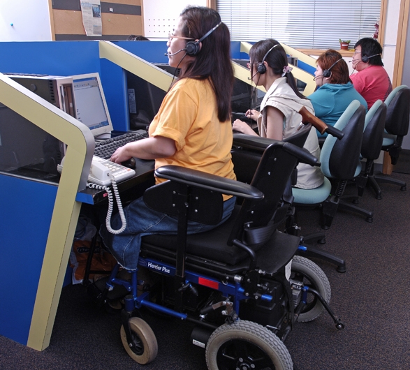 政府致力協助殘疾人士融入工作場所，締造共融工作間。