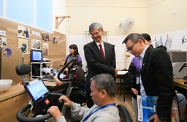 The Secretary for Labour and Welfare, Dr Law Chi-kwong, visited Central and Western District and called at Tung Wah Group of Hospitals Lok Kwan District Support Centre in Sai Ying Pun. Photo shows Dr Law (centre) watching a person with disability receiving occupational therapy and physiotherapy.