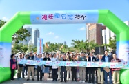 The Chief Secretary for Administration, Mr Matthew Cheung Kin-chung, and the Secretary for Labour and Welfare, Dr Law Chi-kwong, attended a starting ceremony for the fundraising walkathon held by the Hong Kong Federation of Trade Unions (HKFTU) Occupational Safety and Health (OSH) Association.