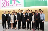 Mr Cheung (front row, fifth right) is pictured with directors and members of the Organization after the sharing session.
