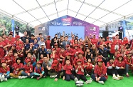 The Secretary for Labour and Welfare, Mr Stephen Sui, attended the "Tackling Barriers Through Sport" Campaign Kick-Off Event organised by the Hong Kong Rugby Union Community Foundation. Picture shows Mr Sui and participants of the event.