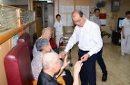 Mr Cheung (centre) expresses his warm regards to residents of the elderly home.