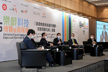 The Secretary for Labour and Welfare, Mr Chris Sun, attended a forum on 'Tech-enhanced Social Care - the Way Ahead after the Pandemic' this morning (November 4) at the Gerontech and Innovation Expo cum Summit 2022 jointly hosted by the Government and the Hong Kong Council of Social Service. Photo shows (from left) the Chief Executive of the Hong Kong Council of Social Service, Mr Chua Hoi-wai; the Member of the Legislative Council for the technology and innovation functional constituency, Mr Duncan Chiu; the Chairman of the Elderly Commission, Dr Donald Li; Mr Sun; the Executive Director, Charities and Community of the Hong Kong Jockey Club, Dr Gabriel Leung; and the Chairman of the Hong Kong Science and Technology Parks Corporation, Dr Sunny Chai, at the forum.
