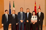 The Secretary for Labour and Welfare, Dr Law Chi-kwong (third right), met with the Under Secretary of State, Ministry of Foreign Affairs and International Cooperation of the Government of the Italian Republic, Mr Manlio Di Stefano (third left), at Central Government Offices, Tamar, to announce the establishment of a bilateral Working Holiday Scheme between Hong Kong and Italy. Also attending the ceremony were the Permanent Secretary for Labour and Welfare, Ms Chang King-yiu (second right); the Commissioner for Labour, Mr Carlson Chan (first right); the Ambassador of Italy to the People's Republic of China, Mr Ettore Francesco Sequi (second left); and the Consul General of Italy in Hong Kong, Mr Clemente Contestabile (first left).
