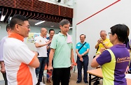 The Secretary for Labour and Welfare, Dr Law Chi-kwong, joined the public for activities at Hong Kong Park Sports Centre in Central and Western District as part of Sport For All Day 2018 organised by the Leisure and Cultural Services Department.