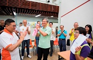 劳工及福利局局长罗致光博士到中西区香港公园体育馆，参与由康乐及文化事务署主办的「全民运动日2018」活动，与民同乐。