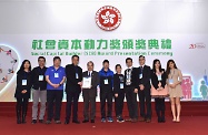 The Community Investment and Inclusion Fund held the biennial Social Capital Builder Award Presentation Ceremony this afternoon. Picture shows the Secretary for Labour and Welfare, Mr Matthew Cheung Kin-chung (fifth left), presenting the Outstanding Project Award to representatives of a project awardee.