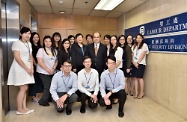 The Secretary for Labour and Welfare, Mr Matthew Cheung Kin-chung, visited the Wage Security Division of the Labour Department this afternoon (September 6).  During the visit, Mr Cheung (second row, fifth left) was briefed by Senior Labour Officer (Wage Security), Miss Candice Cheng (second row, fourth left), on the Division’s functions and operation. He also took the opportunity to talk to frontline staff to know more about their daily work. Every summer, Mr Cheung grasps the time during the recess of the Legislative Council to pay visits to frontline departments in order to keep his fingers on the pulse of the grassroots and the frontline as well as to boost the morale of colleagues.  Last month, he visited the Social Welfare Department’s Licensing Office of Residential Care Homes for the Elderly and the Kwun Tong District Social Welfare Office.