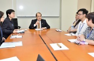 The Secretary for Labour and Welfare, Mr Matthew Cheung Kin-chung, visited the Wage Security Division of the Labour Department this afternoon (September 6).  During the visit, Mr Cheung (third left) was briefed by Senior Labour Officer (Wage Security), Miss Candice Cheng (second left), on the Division’s functions and operation. He also took the opportunity to talk to frontline staff to know more about their daily work. Every summer, Mr Cheung grasps the time during the recess of the Legislative Council to pay visits to frontline departments in order to keep his fingers on the pulse of the grassroots and the frontline as well as to boost the morale of colleagues.  Last month, he visited the Social Welfare Department’s Licensing Office of Residential Care Homes for the Elderly and the Kwun Tong District Social Welfare Office.