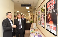 The Secretary for Labour and Welfare, Dr Law Chi-kwong, visited the Labour Department Headquarters to take a closer look at its work. Photo shows Dr Law (second right), accompanied by the Commissioner for Labour, Mr Carlson Chan (first right), being briefed by an officer of the Labour Inspection Division on enforcement of various labour laws including wage defaults, failure to grant a statutory holiday and employing illegal workers.