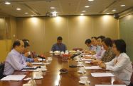 The Secretary for Labour and Welfare, Mr Matthew Cheung Kin-chung (first left), exchanges views with members of Hong Kong Federation of Trade Unions on labour issues and matters of the grassroots citizens' concern.