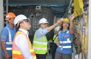 The Secretary for Labour and Welfare, Mr Matthew Cheung Kin-chung, visited a construction site of one of the Hong Kong-Zhuhai-Macao Bridge (HZMB) related Hong Kong projects, the Tuen Mun - Chek Lap Kok Link (TM-CLKL) - Northern Connection Sub-sea Tunnel Section. Photo shows Dragages Hong Kong's Hyperbaric Operation Manager, Ms Marina Pajak (first right), introducing to Mr Cheung (third left) the operation of the high-pressure plant and equipment.