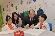 The Secretary for Labour and Welfare, Mr Matthew Cheung Kin-chung (second right), visited St James' Settlement Child Care Centre (Kennedy Road) in Wan Chai this afternoon to see the child care and support services provided by the centre. Picture shows Mr Cheung observing a class together with the centre's Headmistress, Ms Cheng Ka-yee (second left).