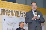 Officiating at the recognition ceremony of 2015 Mental Health Month, the Secretary for Labour and Welfare, Mr Matthew Cheung Kin-chung, urges the public to pay close attention to youth mental wellness. Behind him is the Commissioner for Rehabilitation, Mr David Leung.