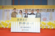 Mr Cheung (centre); the Chairperson of the Organising Committee of 2015 Mental Health Month, Mr Ching Chi-kong (first right); member of the Sub-committee on Public Education on Rehabilitation of the Rehabilitation Advisory Committee, Ms Chan Sau-kam (second left); Ambassador of 2015 Mental Health Month, Mr Det Dik (first left); and Mr Leung (second right); officiate at the ceremony.