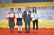 Mr Cheung (centre); the Chairperson of the Organising Committee of 2015 Mental Health Month, Mr Ching Chi-kong (first right); member of the Sub-committee on Public Education on Rehabilitation of the Rehabilitation Advisory Committee, Ms Chan Sau-kam (second left); Ambassador of 2015 Mental Health Month, Mr Det Dik (first left); and Mr Leung (second right); officiate at the ceremony.