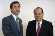 The Secretary for Labour and Welfare, Mr Matthew Cheung Kin-chung (right), meets Consul-General of Japan in Hong Kong (Ambassador), Mr Hitoshi Noda to exchange views on matters of mutual interest.