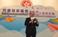 During his speech at the Kick-off cum Certificate Presentation Ceremony for Child Development Fund (CDF) projects, the Secretary for Labour and Welfare, Mr Matthew Cheung Kin-chung, said that the CDF had assisted underprivileged children by providing them with guidance, widening their horizons and exposure, and encouraging them to plan for their future.