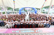 The Secretary for Labour and Welfare, Mr Stephen Sui (first row, centre), and other officiating guests, attended the launch ceremony for the "Celebrations for All" project of Wong Tai Sin District at Wong Tai Sin Square. Picture shows Mr Sui in a group photo with volunteers.