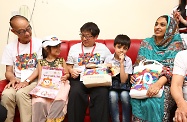 The Secretary for Labour and Welfare, Mr Stephen Sui (centre), visited a South-Asian family in Wong Tai Sin District under the "Celebrations for All" project. Picture shows Mr Sui chatting with the South-Asian family members to understand their living condition.