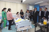 The Secretary for Labour and Welfare, Dr Law Chi-kwong, visited Wong Tai Sin District and called at the Human Resources Training Centre of Hong Kong Employment Development Service. Photo shows Dr Law (third right) and the Under Secretary for Labour and Welfare, Mr Caspar Tsui (second right), observing trainees attending a course on healthcare.