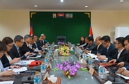 The Secretary for Labour and Welfare, Dr Law Chi-kwong, started his visit programme in Cambodia. Photo shows Dr Law (fourth left) together with the Commissioner for Labour, Mr Carlson Chan (third left), and his delegation in a meeting with representatives of recruitment agencies authorised by the Ministry of Labour and Vocational Training of Cambodia to learn about their preparatory work in arranging Cambodian domestic helpers to work in Hong Kong.