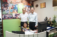 The Secretary for Labour and Welfare, Mr Matthew Cheung Kin-chung, visits the Oxfam Hong Kong to share with its Director General, Mr Stephen Fisher, and senior staff on poverty alleviation work.  Photo shows Mr Cheung (left) pictured with Mr Fisher (right) and a staff member of Oxfam Hong Kong at its headquarter office.