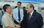 Mr Cheung (right) chats with a participating employer (left) to better understand job seekers' response to the on-the-spot recruitment.