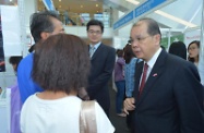 Mr Cheung (first right) chats with some mature job seekers. He said he was glad to learn that they welcomed the on-the-spot recruitment services provided in the job fair.