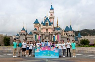 The Secretary for Labour and Welfare, Dr Law Chi-kwong (seventh right), officiated at the launch ceremony of "Disney Friends for Change Youth Grant" jointly organised by the Hong Kong Disneyland Resort (HKDL) and the Hong Kong Federation of Youth Groups at HKDL and celebrated HKDL's 12th anniversary. Dr Law commended the programme as it fully demonstrates the synergy brought by the cross-sector collaboration between business and social services sectors. He was impressed by the design of the programme which enables the youngsters to better understand the community needs and put thoughts into action with positive energy to bring care to those underprivileged in the society.