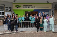 Mr Cheung (back row, sixth left) is pictured with the Supervisor of the Home, Ms Rosanna Lai (back row, second left), Ms Lai Sau-ling (back row, third left), Mr Poon (back row, third right), Ms Leung (back row, fourth right), four members of the Golden Guides and staff of the Home.