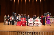 The Secretary for Labour and Welfare, Mr Matthew Cheung (eighth right), attended the opening ceremony of the 10th International Conference on Grief and Bereavement in Contemporary Society. Photo shows Mr Cheung pictured with the President and Vice-Chancellor of The University of Hong Kong, Professor Peter Mathieson (ninth left), the Chairman of the Board of Stewards of The Hong Kong Jockey Club, Mr Brian Stevenson (seventh right), the Dean of Social Sciences of The University of Hong Kong, Professor John Burns (eighth left), the Chairperson of the Conference's Organising Committee, Professor Cecilia Chan (fifth right) and other participating guests after watching a lion dance performance.