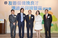 Mr Cheung (centre), pictured with speakers at the seminar. They are the Administrative Head of the Department of Business Administration, Hong Kong Shue Yan University, Dr Ricky Szeto (second left); Senior Human Resources Manager, New Territories East Cluster, Hospital Authority, Mr Peter Leung (first left); General Manager - Human Resources, MTR Corporation Limited, Ms Alison Wong (second right); and Country Manager, Pfizer Corporation Hong Kong Limited, Mr Stephen Leung (first right).