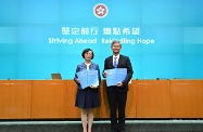 The Secretary for Labour and Welfare, Dr Law Chi-kwong (right), and the Secretary for Food and Health, Professor Sophia Chan (left), held a press conference to elaborate on initiatives in "The Chief Executive's 2018 Policy Address" under their ambit.