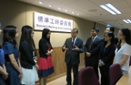 The Secretary for Labour and Welfare, Mr Matthew Cheung Kin-chung, visited the secretariats of the Standard Working Hours Committee and the Minimum Wage Commission. Picture shows Mr Cheung (fifth right) speaking with staff of the Standard Working Hours Committee secretariat to better understand their daily work. On fourth right is the Assistant Commissioner for Labour (Policy Support), Mr Nicholas Chan.