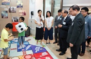 Mr Cheung (second right) touring the facilities of the Integrated Community Centre for Mental Wellness - Joyful Wellness Centre of Baptist Oi Kwan Social Service.