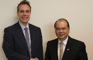 The Secretary for Labour and Welfare, Mr Matthew Cheung Kin-chung (right), meets with the Commissioner of the United Kingdom's Social Mobility and Child Poverty Commission, Mr David Johnston, to exchange views on poverty alleviation.