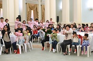 The Chief Executive, Mrs Carrie Lam, and the Secretary for Labour and Welfare, Dr Law Chi-kwong, attended a tea reception in the Government House with about 70 children from three welfare organisations. The Director of Social Welfare, Ms Carol Yip, and the Political Assistant to Secretary for Labour and Welfare, Mr Henry Fung, also attended.