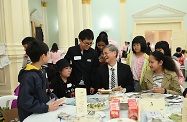 The Chief Executive, Mrs Carrie Lam, and the Secretary for Labour and Welfare, Dr Law Chi-kwong, attended a tea reception in the Government House with about 70 children from three welfare organisations. The Director of Social Welfare, Ms Carol Yip, and the Political Assistant to Secretary for Labour and Welfare, Mr Henry Fung, also attended.