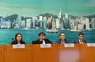 The Secretary for Labour and Welfare, Mr Stephen Sui (second left), attended a press conference on the general framework on working hours policy to briefly introduce the relevant recommendations and measures. Mr Sui was accompanied by the Commissioner for Labour, Mr Carlson Chan (second right); the Assistant Commissioner for Labour (Policy Support), Ms Queenie Wong (first left); and Principal Economist Mr Desmond Hou (first right).