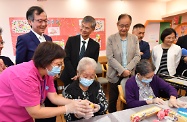 The Secretary for Labour and Welfare, Dr Law Chi-kwong, visited Sai Kung District and called at the Haven of Hope Tsui Lam Day Training Centre for the Elderly of Haven of Hope Christian Service (HOHCS). Photo shows (back row, from left) the Chief Executive Officer of HOHCS, Dr Lam Ching-choi; Dr Law; the Chairman of the Sai Kung District Council, Mr George Ng; the District Officer (Sai Kung), Mr David Chiu; and the District Social Welfare Officer (Wong Tai Sin/Sai Kung), Ms Micy Lui, watching elderly persons learning to make mooncakes for the Mid-Autumn Festival.