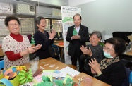 Mr Cheung (centre) observes elderly people preparing Christmas gifts at Choi Wan Rhenish Integrated Children and Youth Services Centre.