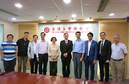 The Secretary for Labour and Welfare, Dr Law Chi-kwong, paid a courtesy visit to the Hong Kong Federation of Trade Unions (FTU). Picture shows Dr Law Chi-kwong (fifth right) and the Commissioner for Labour, Mr Carlson Chan (second right), with the President of FTU, Ms Lam Shuk-yee (fifth left); the Chairman of FTU, Mr Ng Chau-pei (fourth right) and other representatives from FTU.