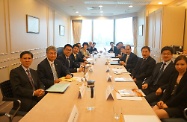 The Secretary for Labour and Welfare, Mr Matthew Cheung Kin-chung, visits the Employers' Federation of Hong Kong and the Hong Kong General Chamber of Commerce to exchange views on various issues of mutual concern.  Photograph shows Mr Cheung (fourth right), the Permanent Secretary for Labour and Welfare, Miss Annie Tam (fifth right), and the Commissioner for Labour, Mr Cheuk Wing-hing (third right) pictured with leaders of the Employers' Federation of Hong Kong.