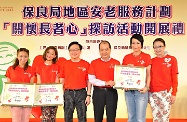 The Secretary for Labour and Welfare, Mr Matthew Cheung Kin-chung (third right), presents souvenirs to participating artistes on behalf of Po Leung Kuk. Joining him are Po Leung Kuk Chairman, Dr Eric Cheng (third left), and Vice-chairman, Miss Abbie Chan (right).