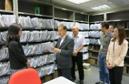 The Secretary for Labour and Welfare, Mr Matthew Cheung Kin-chung, visited Central and Western/Islands Social Security Field Unit and Tung Chung Social Security Field Unit of the Social Welfare Department this afternoon. Photo shows Mr Cheung (second left) talking to frontline staff of Central and Western/Islands Social Security Field Unit to learn more about their daily work and the latest Comprehensive Social Security Assistance caseload and trend.